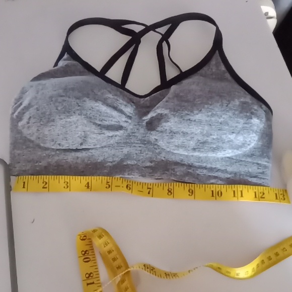 Woman's sports bra - Picture 4 of 6